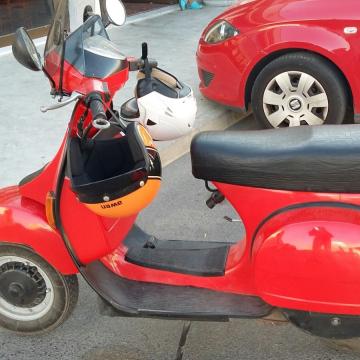 Vespa T5 1987 - red